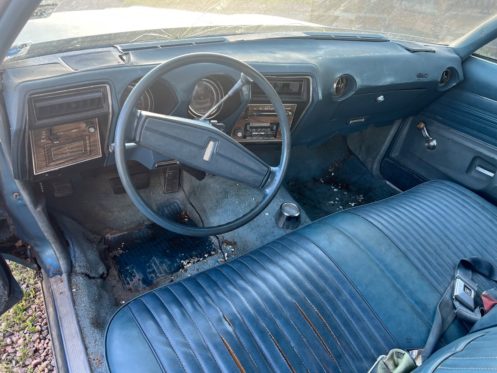 Oldsmobile-Cutlass-1975-2-Doors-10