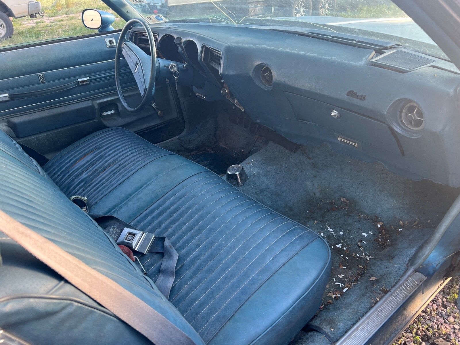 Oldsmobile-Cutlass-1975-2-Doors-11