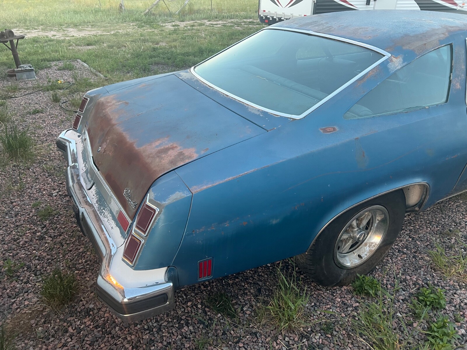 Oldsmobile-Cutlass-1975-2-Doors-13