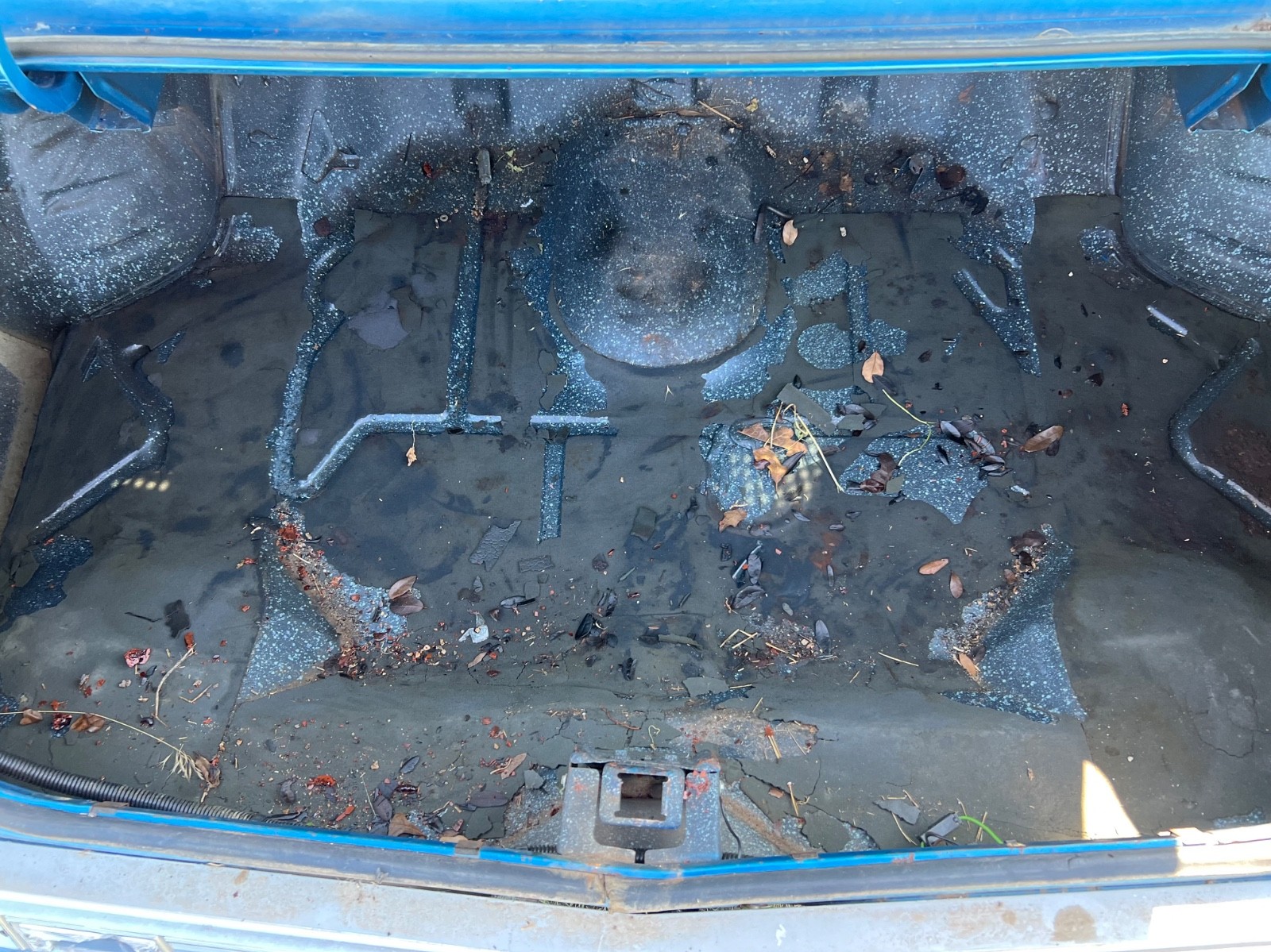 Oldsmobile-Cutlass-1975-2-Doors-18