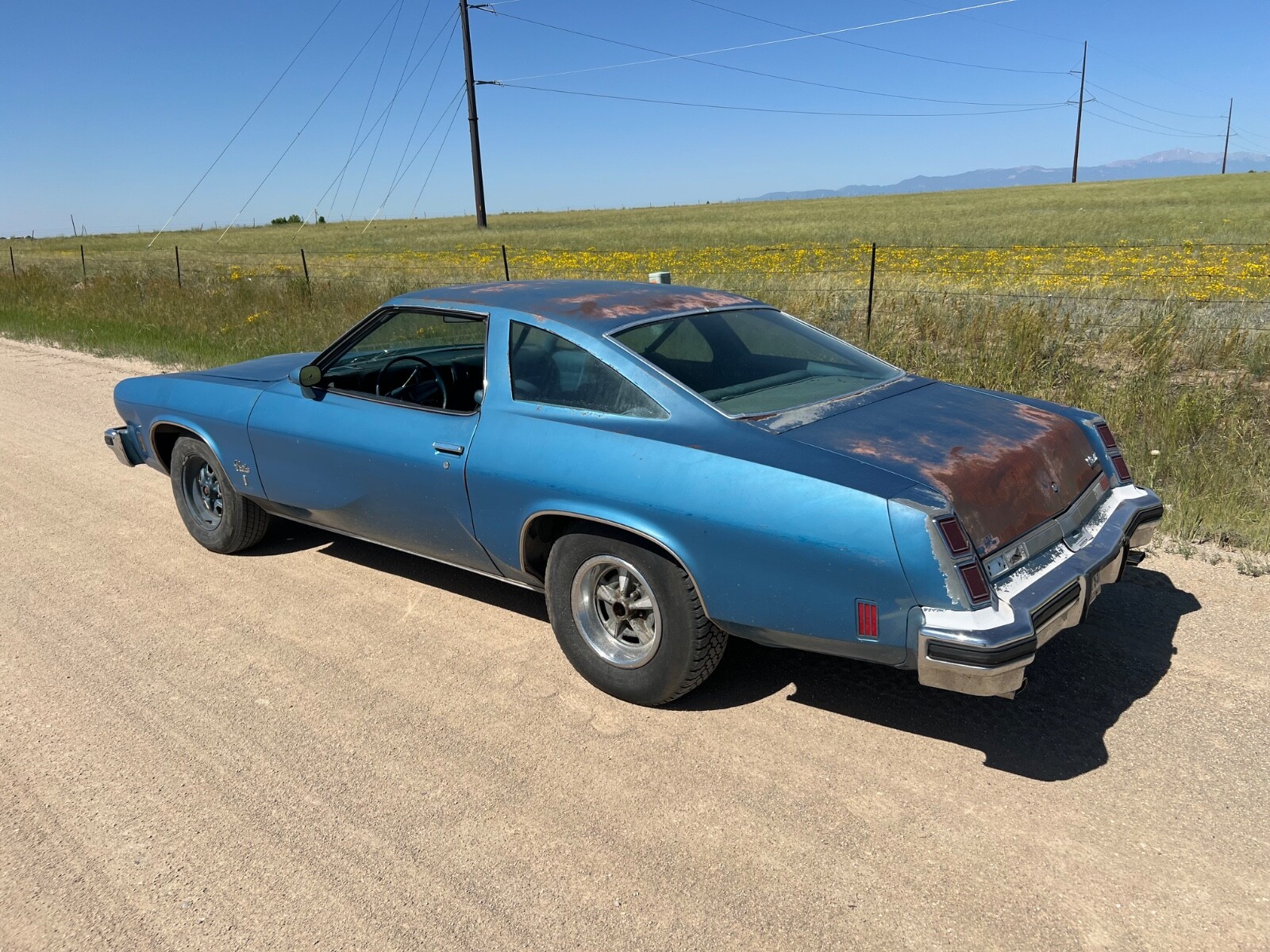 Oldsmobile-Cutlass-1975-2-Doors-2