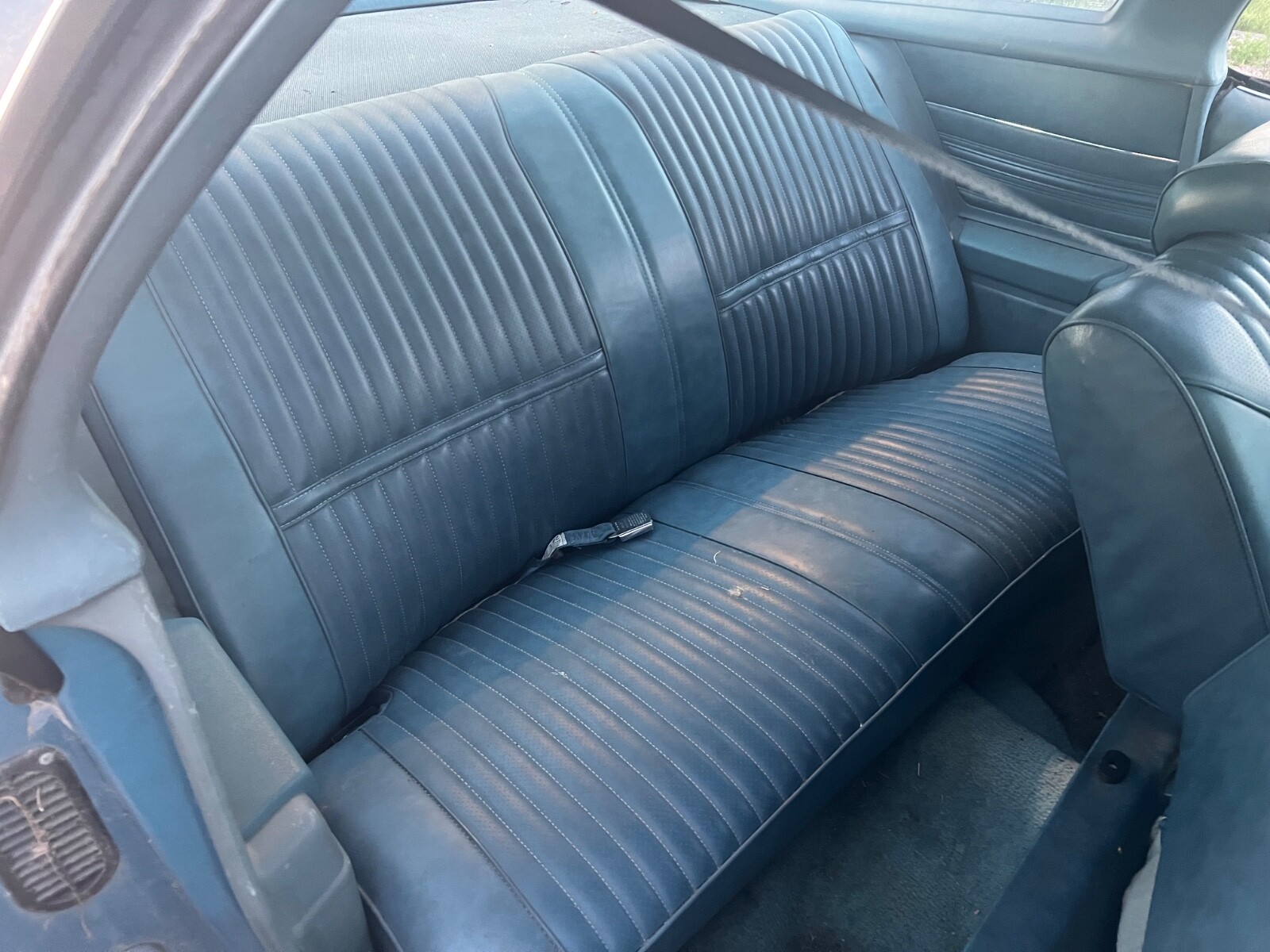 Oldsmobile-Cutlass-1975-2-Doors-9