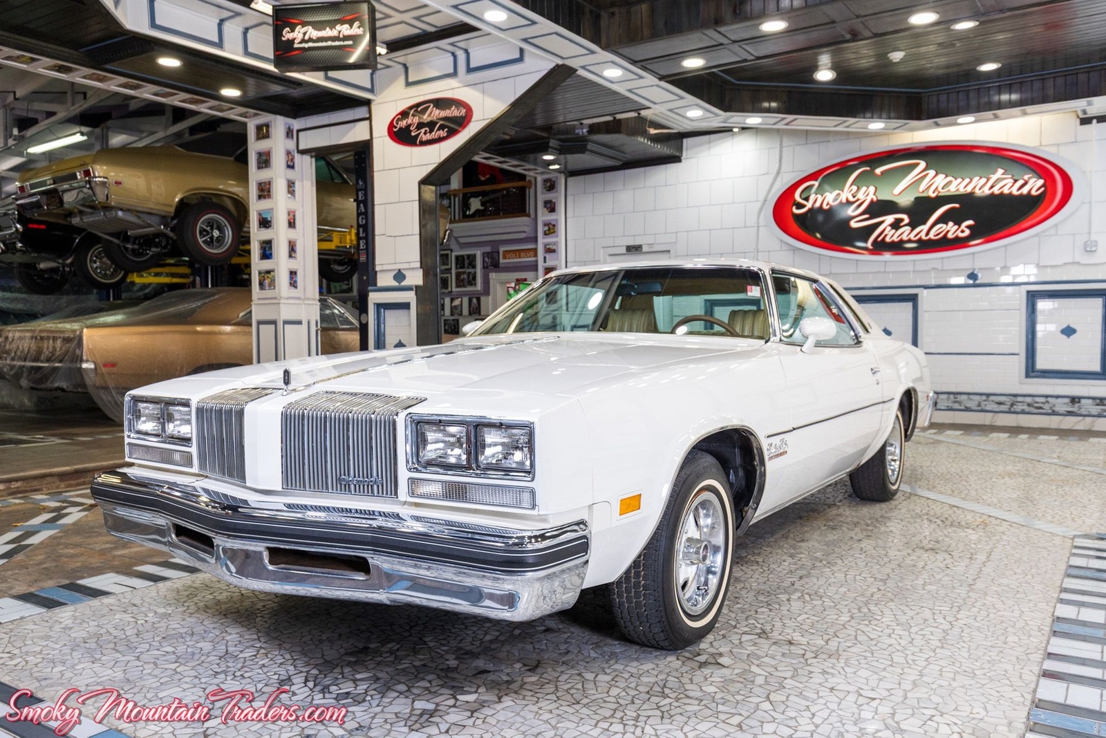 Oldsmobile-Cutlass-1977-1