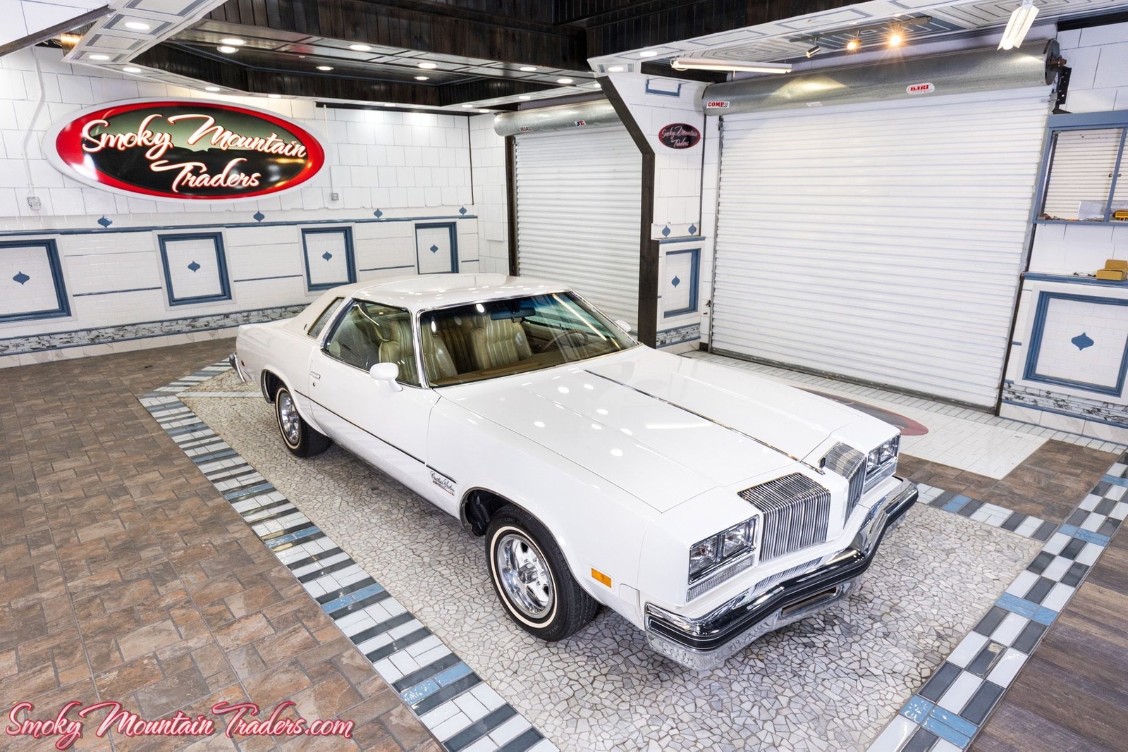Oldsmobile-Cutlass-1977-12