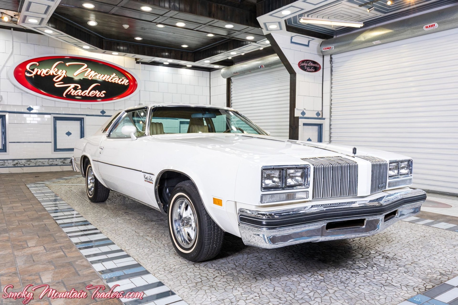 Oldsmobile-Cutlass-1977-13