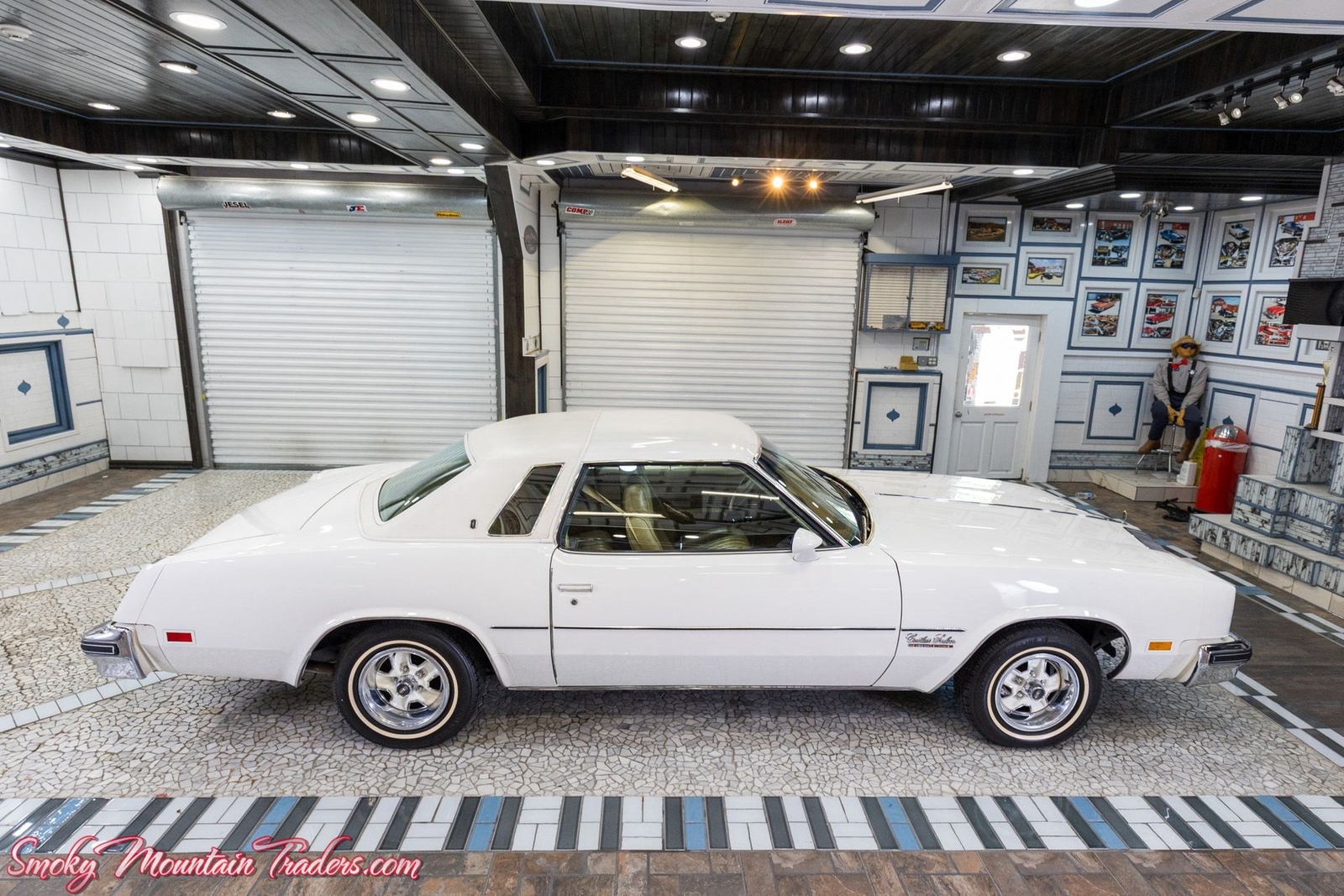 Oldsmobile-Cutlass-1977-18