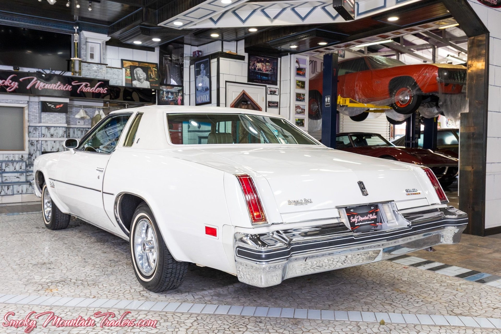 Oldsmobile-Cutlass-1977-34