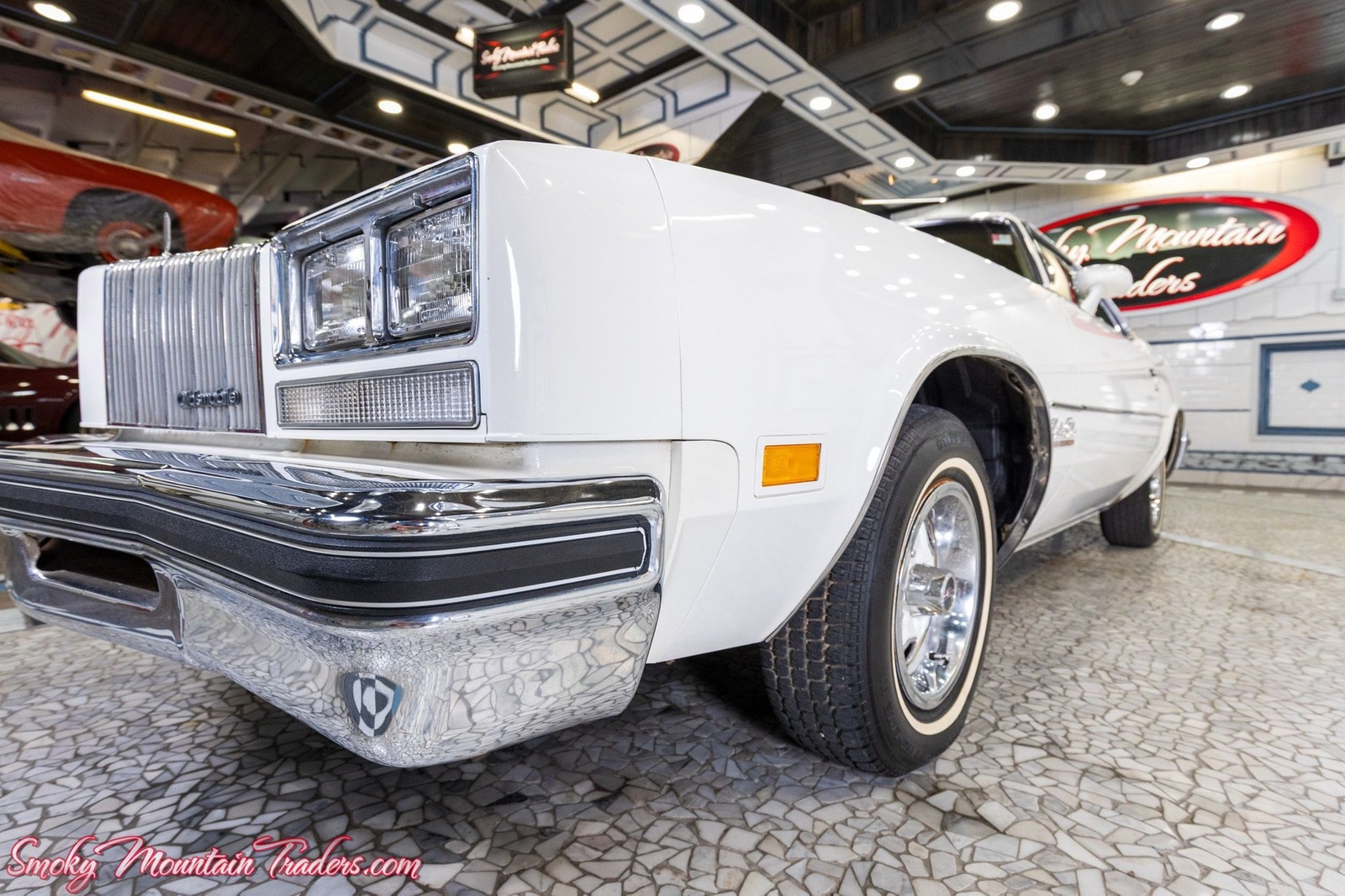 Oldsmobile-Cutlass-1977-5