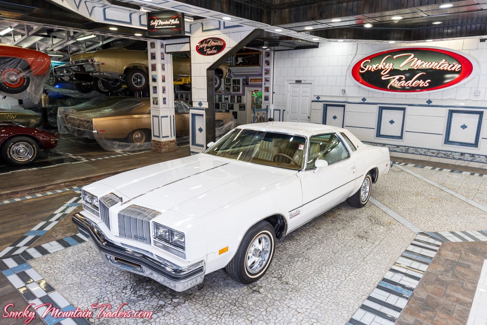 Oldsmobile-Cutlass-1977