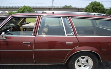 Oldsmobile-Cutlass-1982-Wagon-17