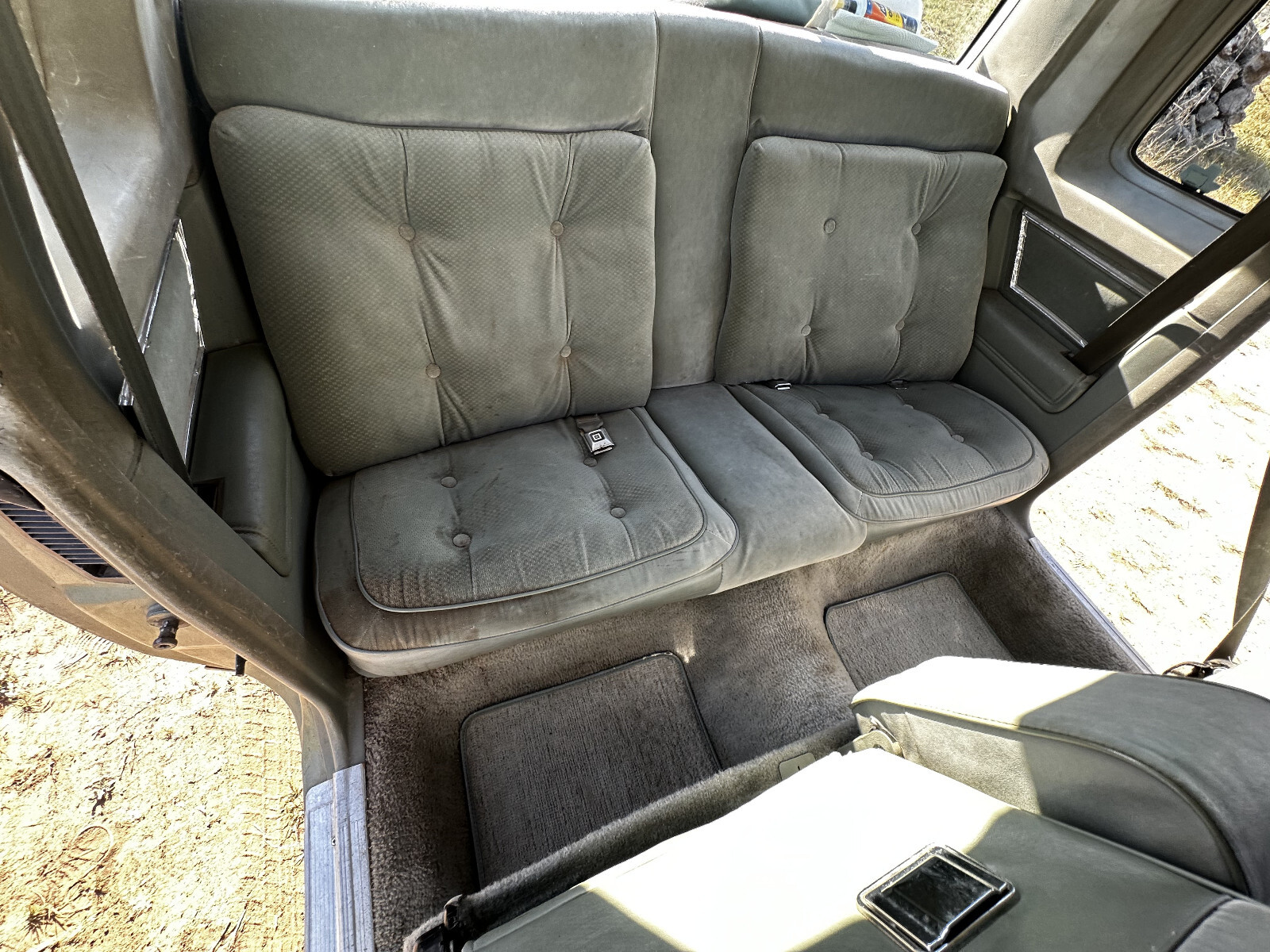 Oldsmobile-Cutlass-1985-Sedan-21