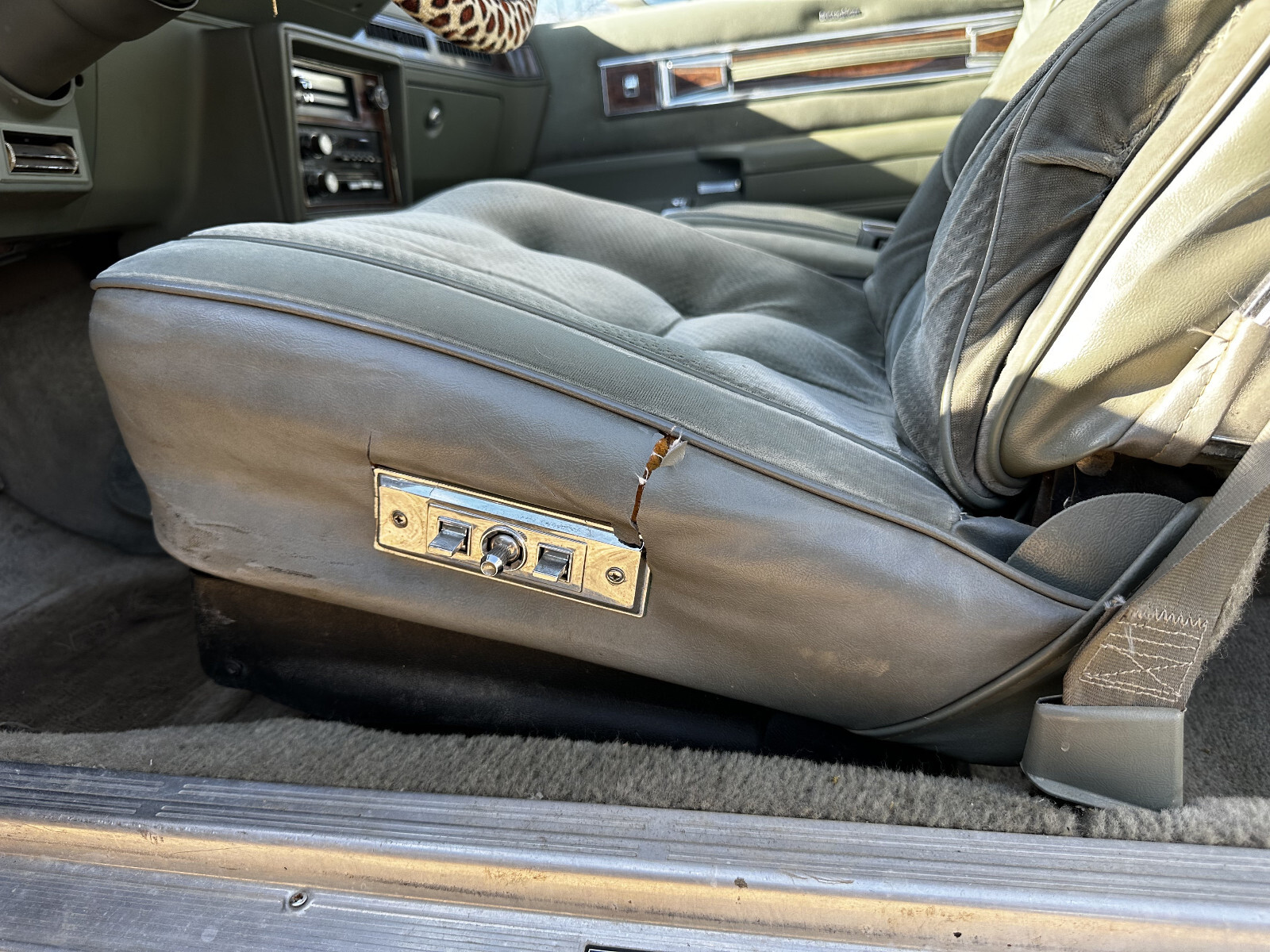 Oldsmobile-Cutlass-1985-Sedan-24