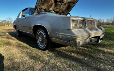 Oldsmobile-Cutlass-1985-Sedan-5