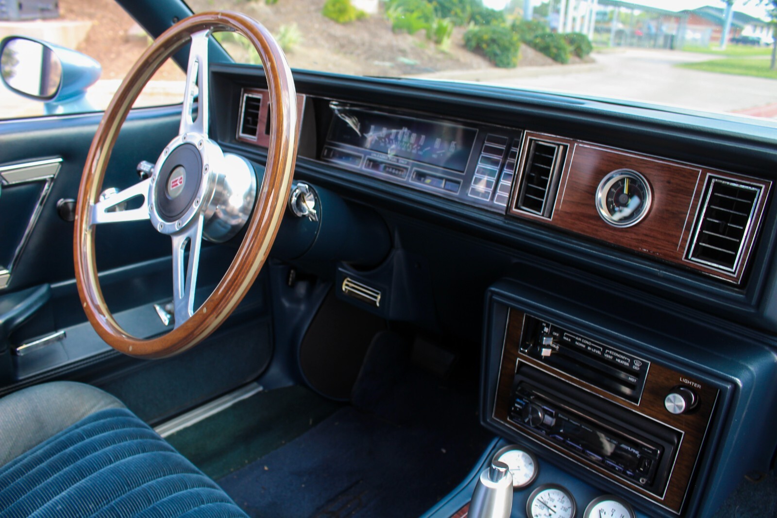 Oldsmobile-Cutlass-1987-Coupe-10