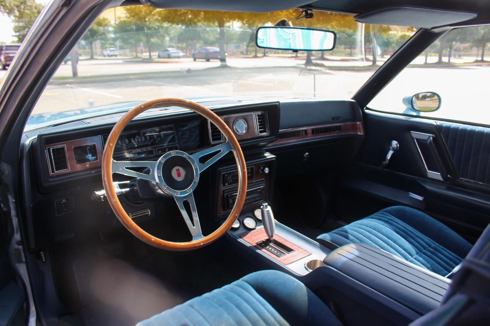 Oldsmobile-Cutlass-1987-Coupe-11