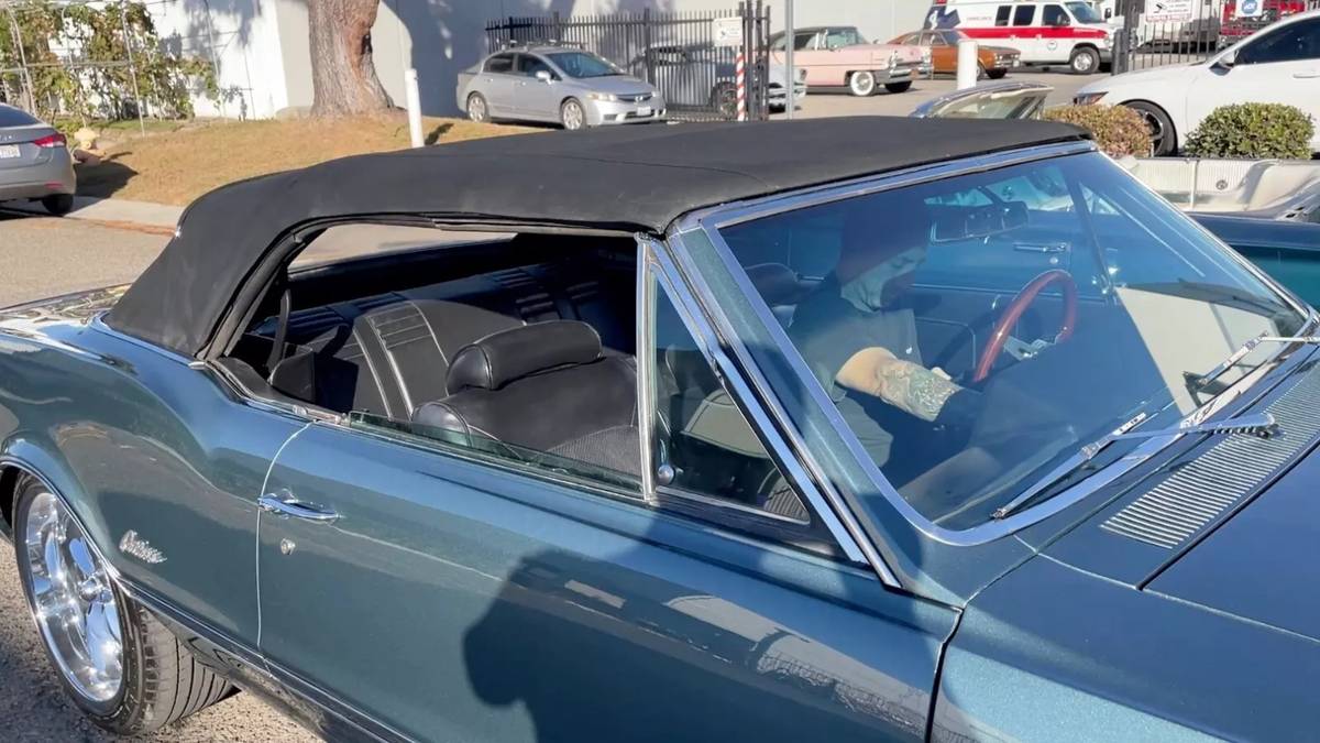 Oldsmobile-Cutlass-convertible-1966-2