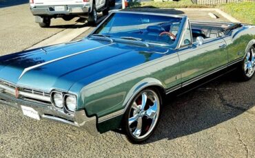 Oldsmobile-Cutlass-convertible-1966