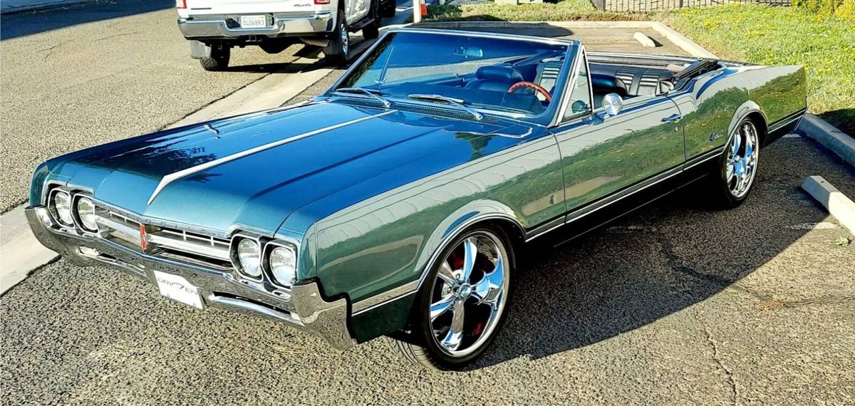 Oldsmobile Cutlass convertible  1966