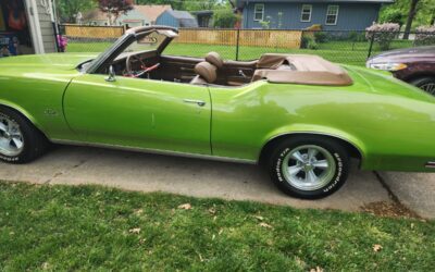 Oldsmobile Cutlass convertible  1972 yellow