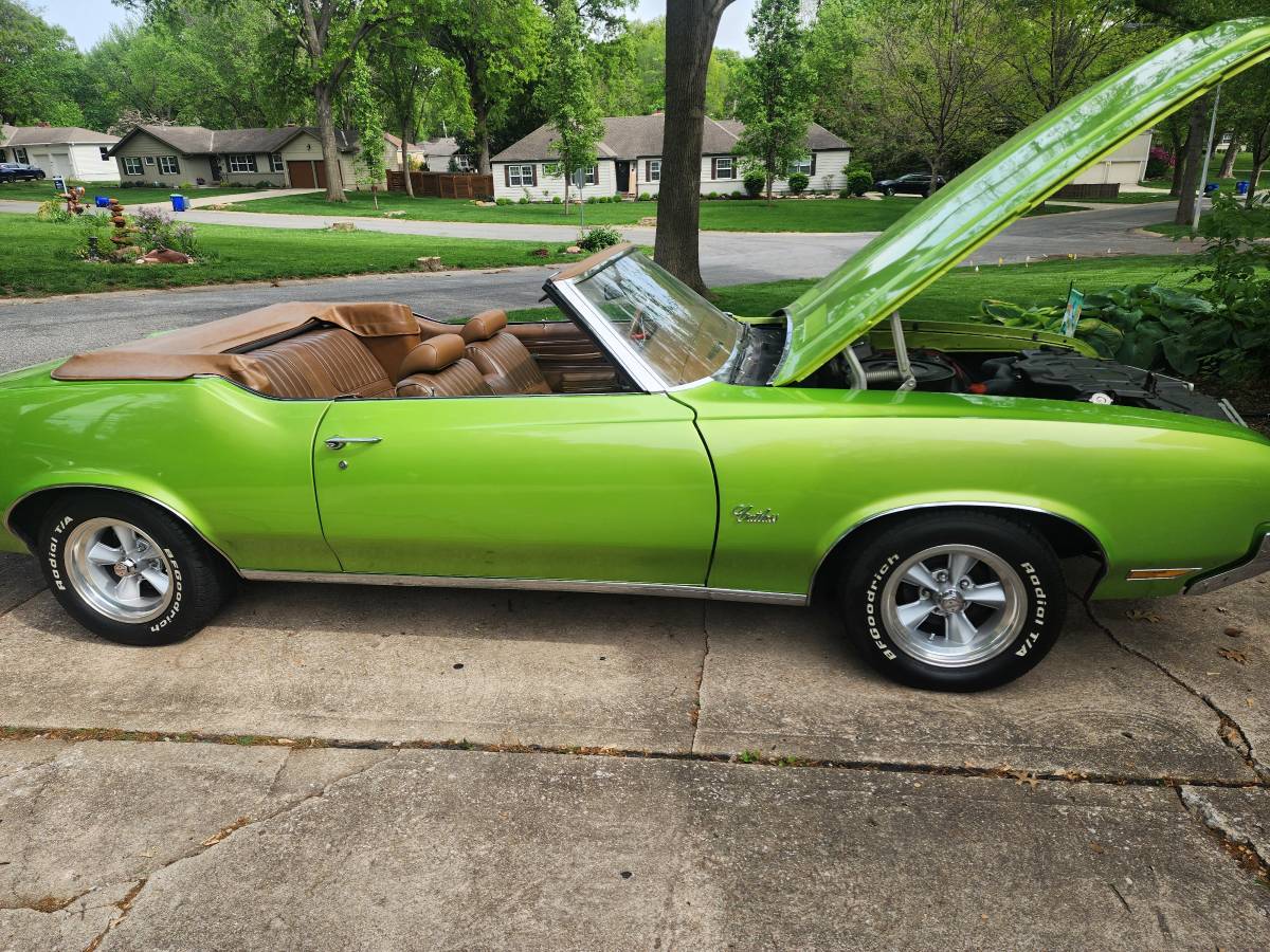Oldsmobile-Cutlass-convertible-1972-yellow-8