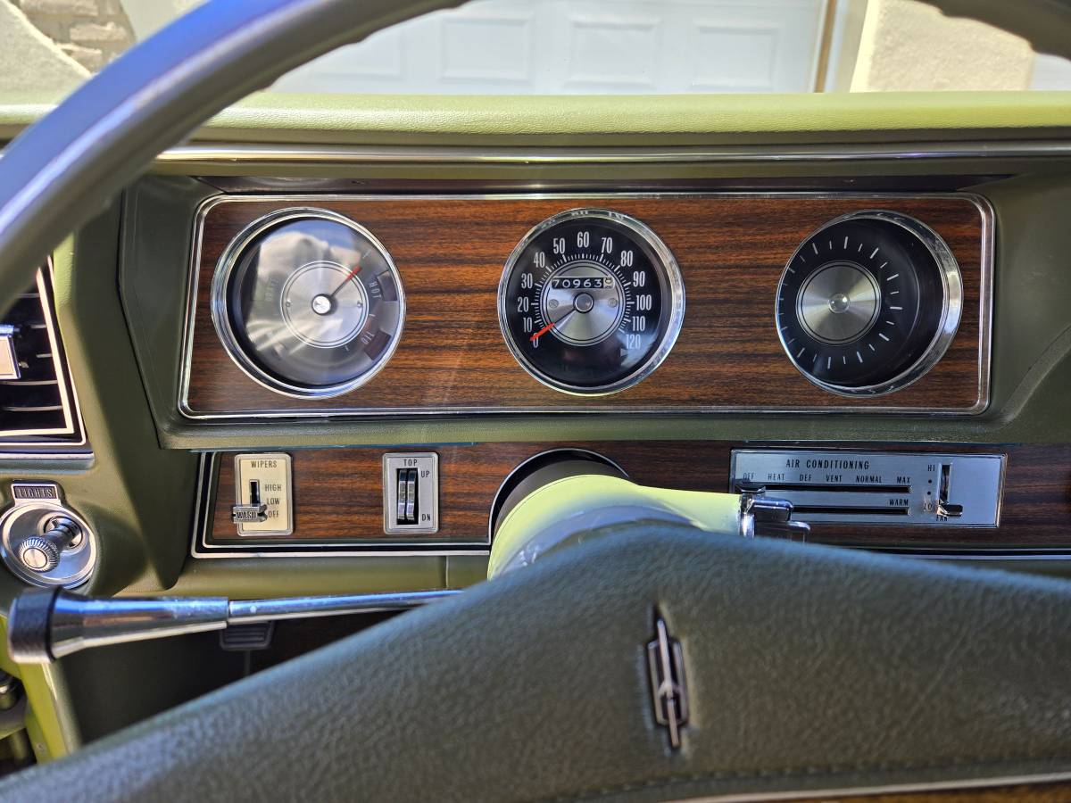 Oldsmobile-Cutlass-supreme-1971-green-10