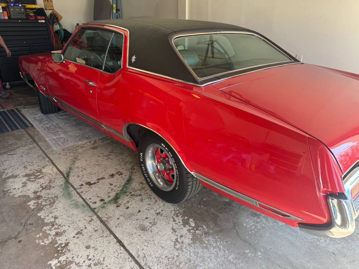 Oldsmobile Cutlass supreme  1971 red