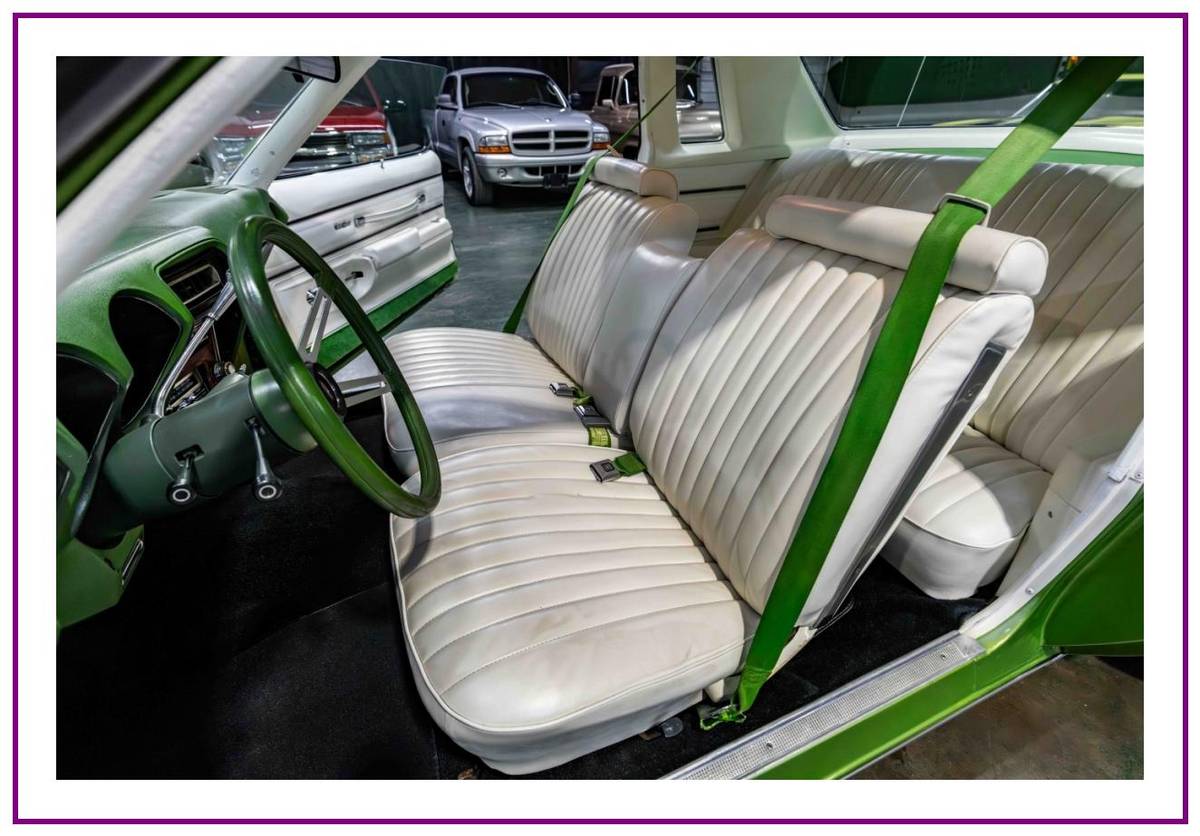 Oldsmobile-Cutlass-supreme-1976-green-2