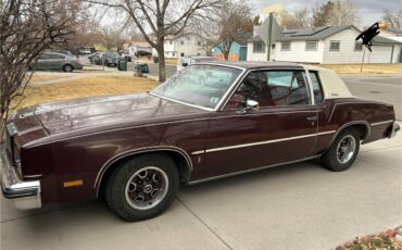 Oldsmobile-Cutlass-supreme-1978-red-1