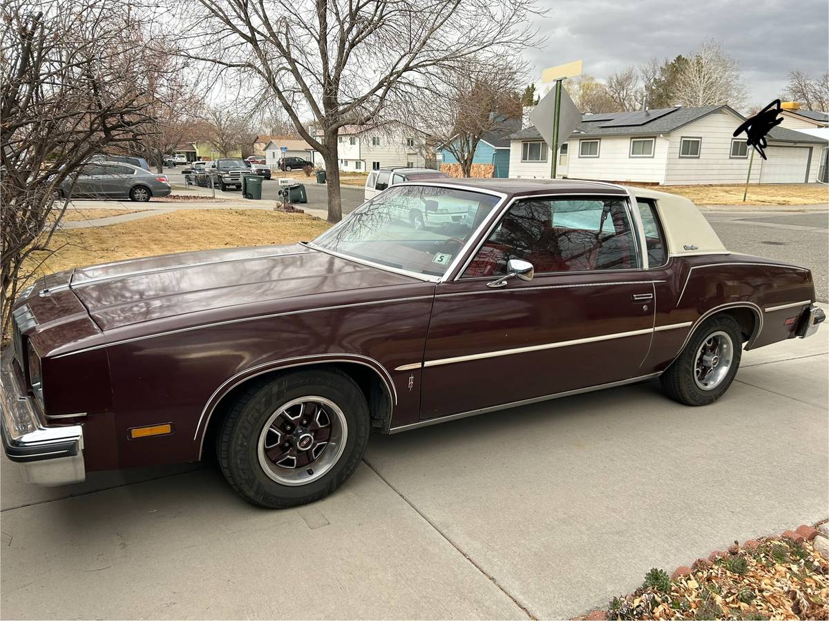 Oldsmobile-Cutlass-supreme-1978-red-1
