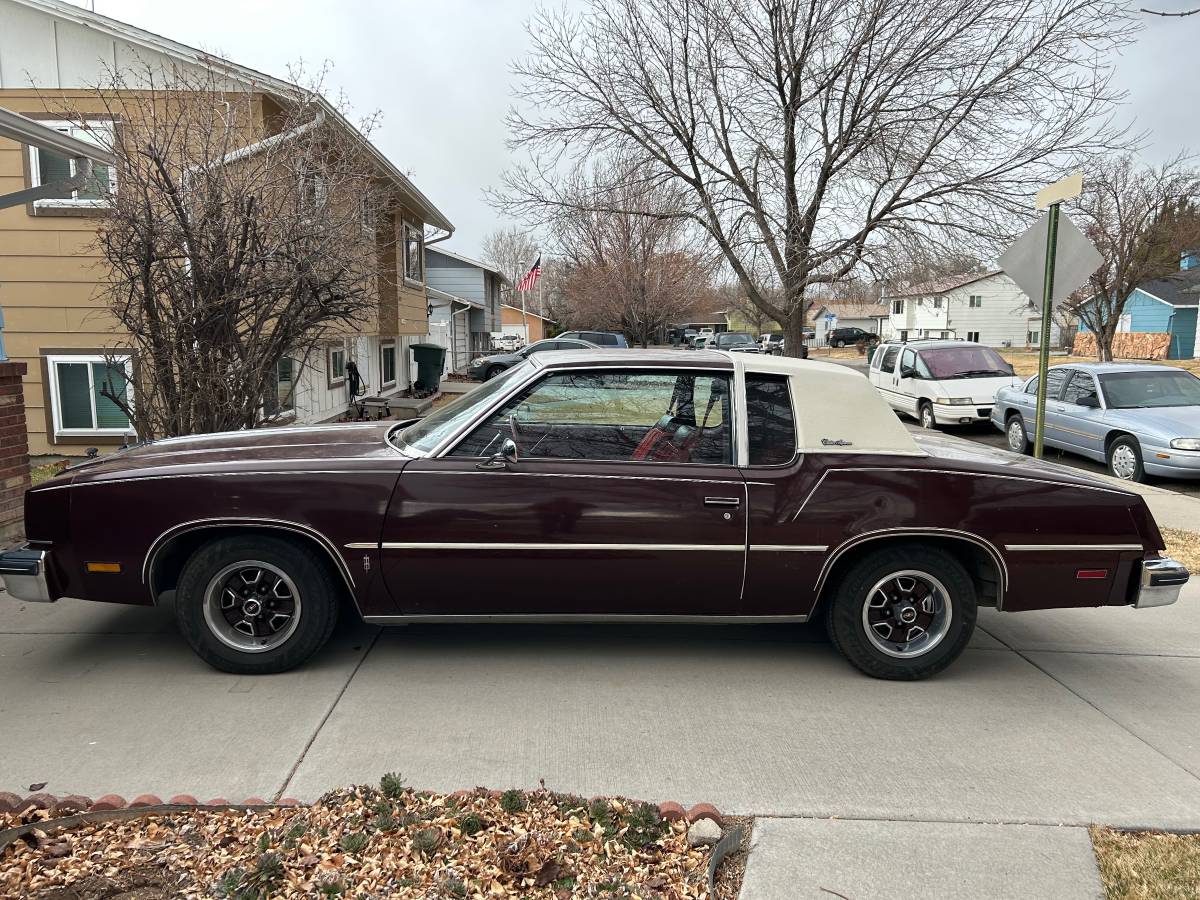Oldsmobile Cutlass supreme  1978 red