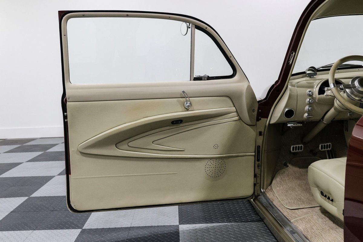 Oldsmobile-Eighty-Eight-1951-Coupe-12