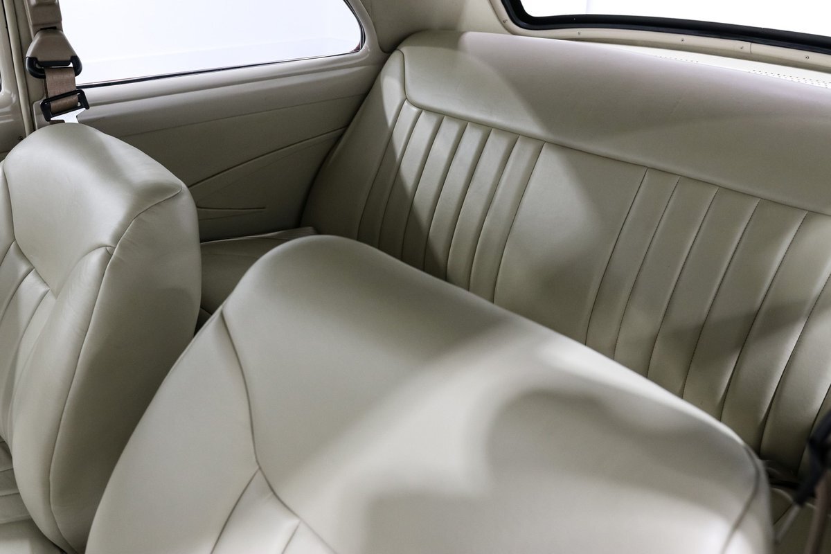 Oldsmobile-Eighty-Eight-1951-Coupe-15