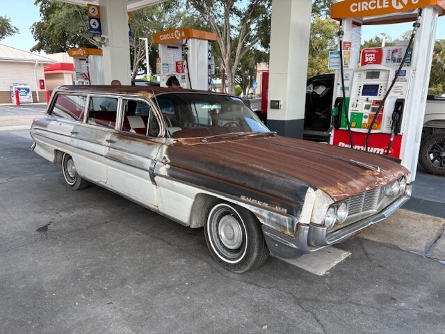Oldsmobile-Eighty-Eight-1962-Wagon