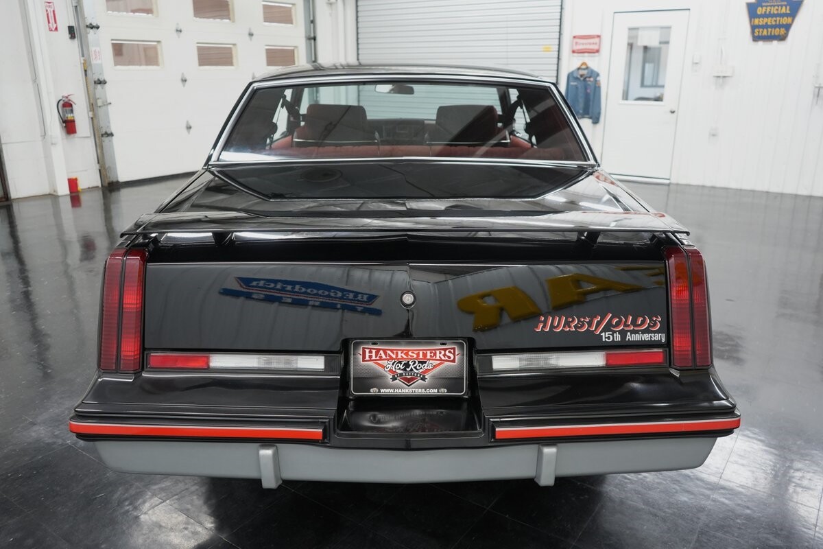 Oldsmobile-Hurst-15th-Anniversary-1983-10