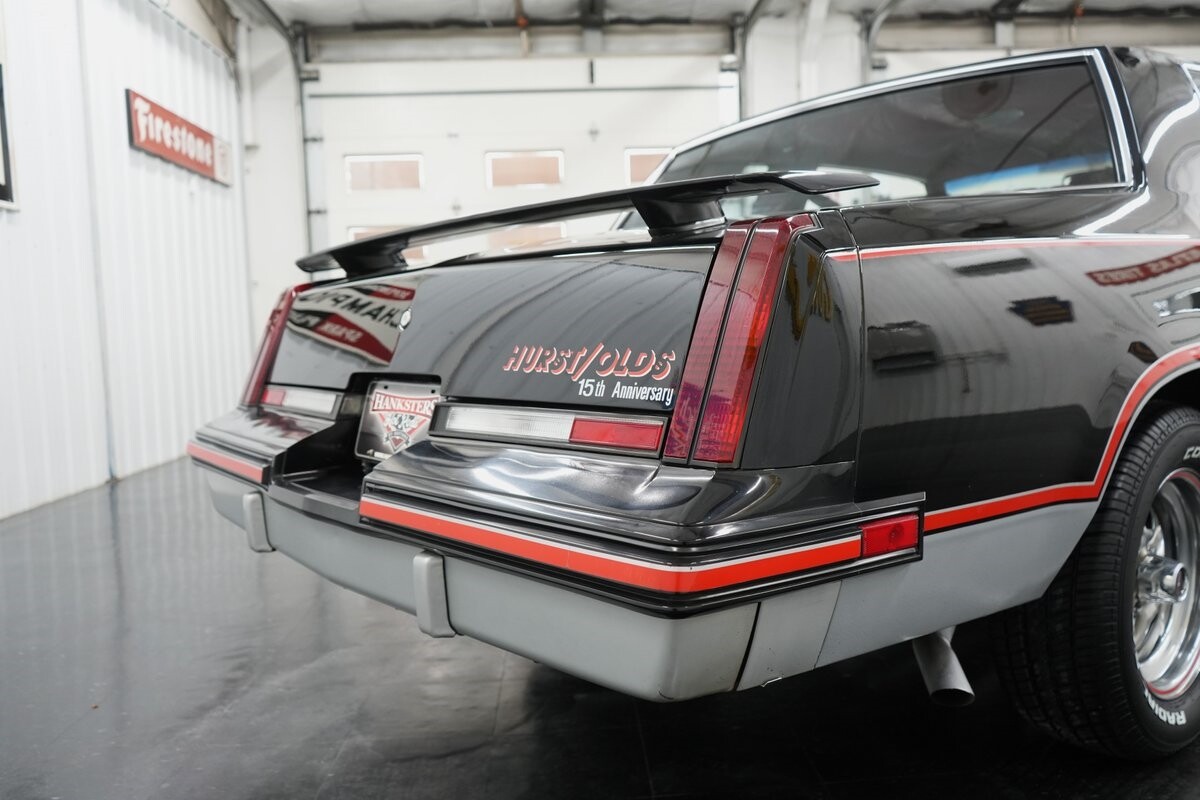 Oldsmobile-Hurst-15th-Anniversary-1983-13