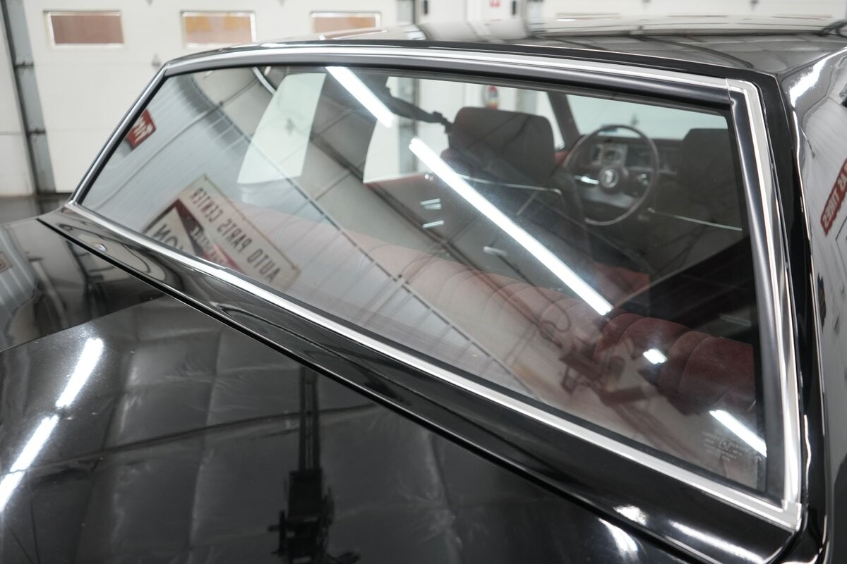 Oldsmobile-Hurst-15th-Anniversary-1983-14