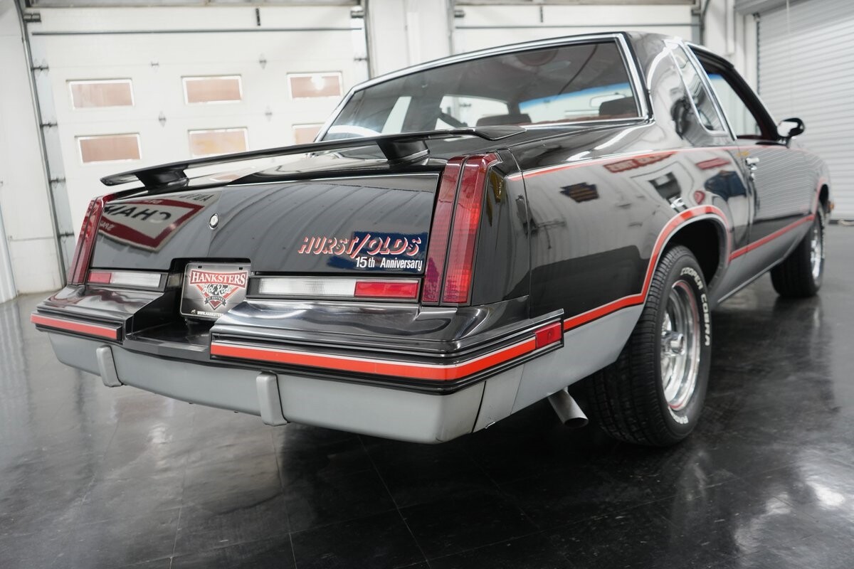 Oldsmobile-Hurst-15th-Anniversary-1983-16