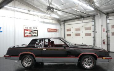 Oldsmobile-Hurst-15th-Anniversary-1983-17