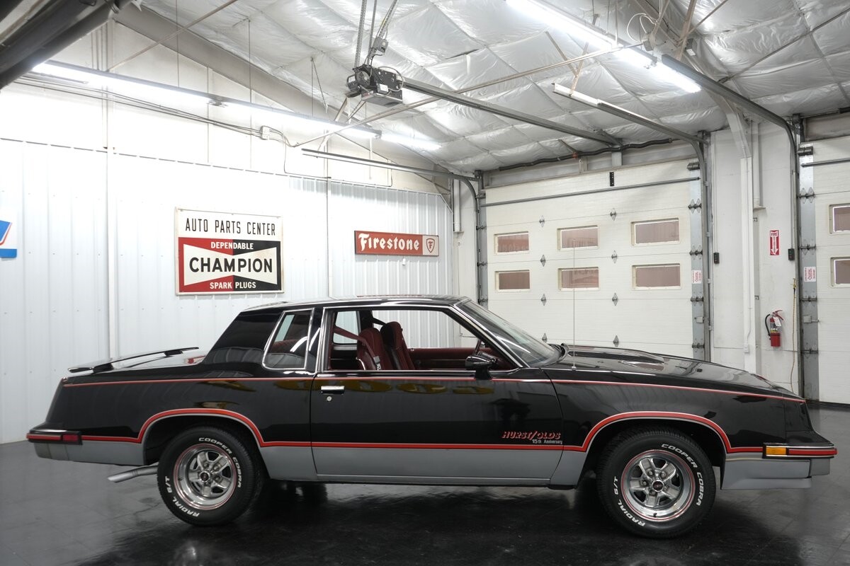 Oldsmobile-Hurst-15th-Anniversary-1983-17