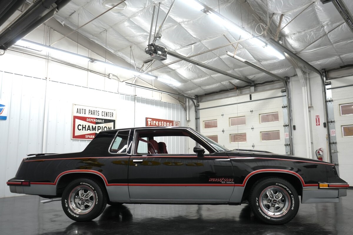 Oldsmobile-Hurst-15th-Anniversary-1983-18