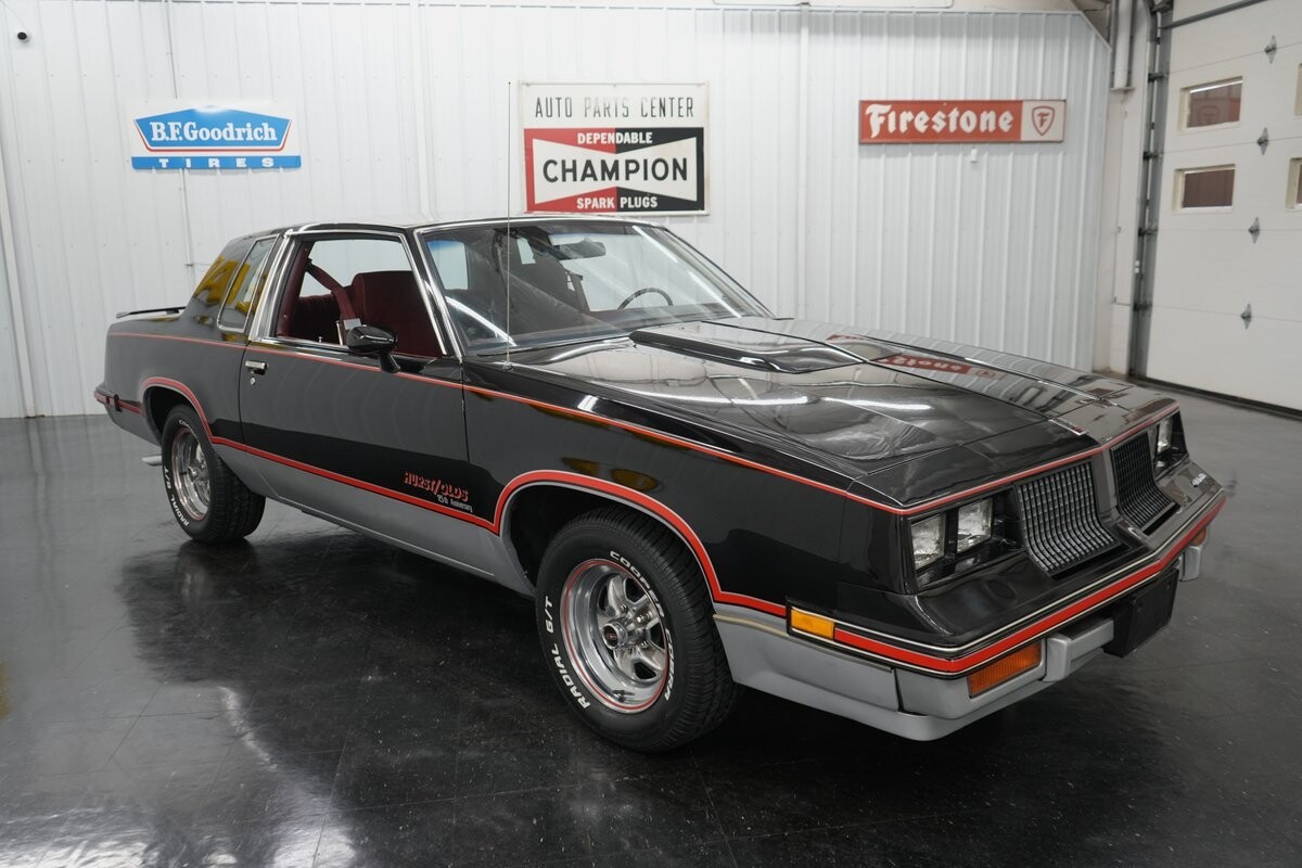 Oldsmobile-Hurst-15th-Anniversary-1983-19