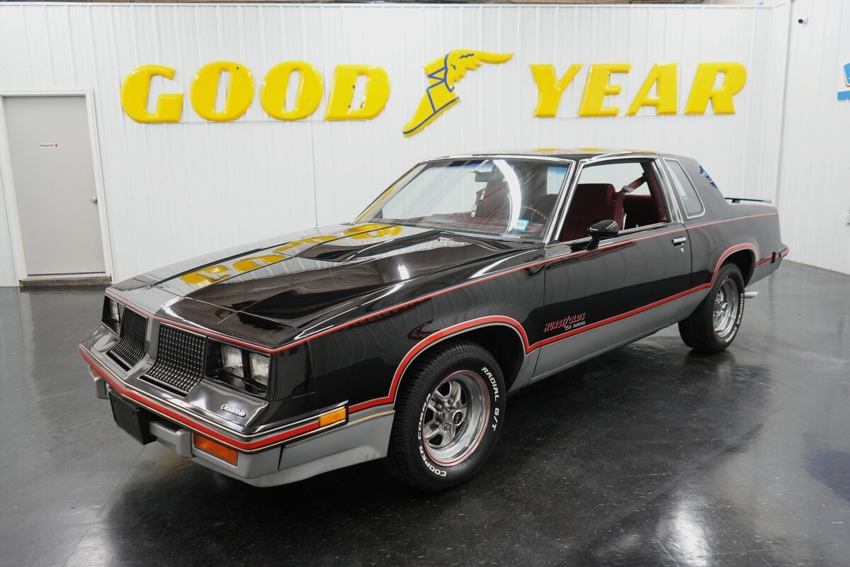 Oldsmobile-Hurst-15th-Anniversary-1983-2