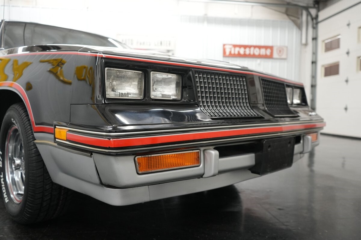 Oldsmobile-Hurst-15th-Anniversary-1983-23