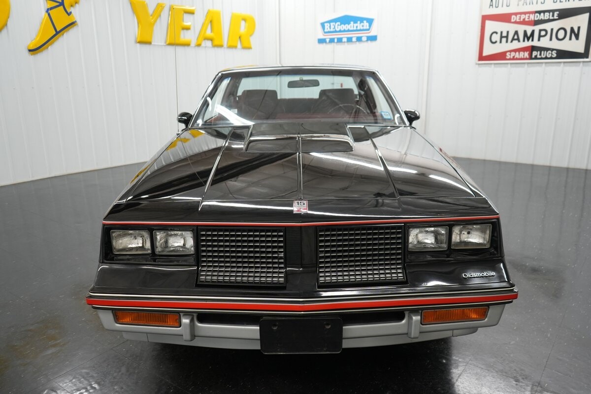 Oldsmobile-Hurst-15th-Anniversary-1983-28