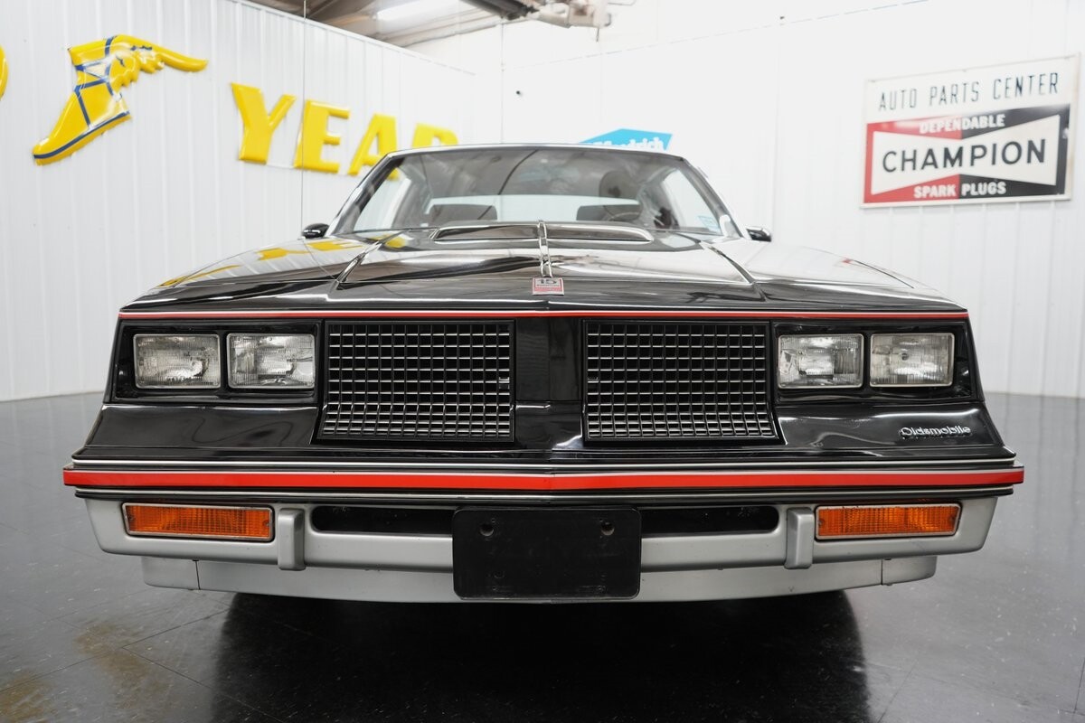 Oldsmobile-Hurst-15th-Anniversary-1983-29