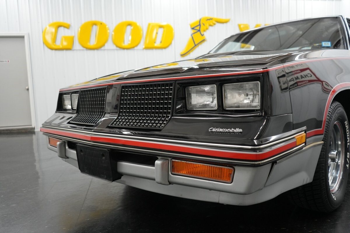 Oldsmobile-Hurst-15th-Anniversary-1983-30