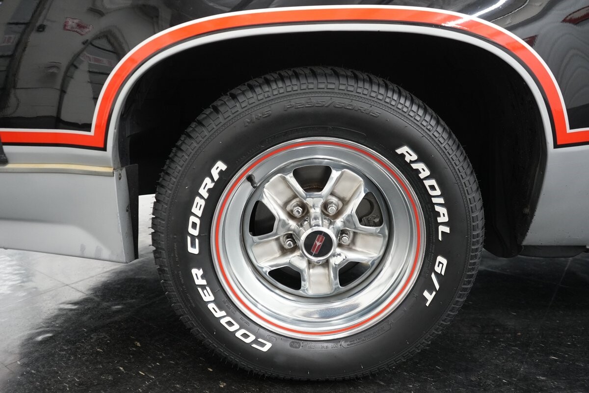Oldsmobile-Hurst-15th-Anniversary-1983-33