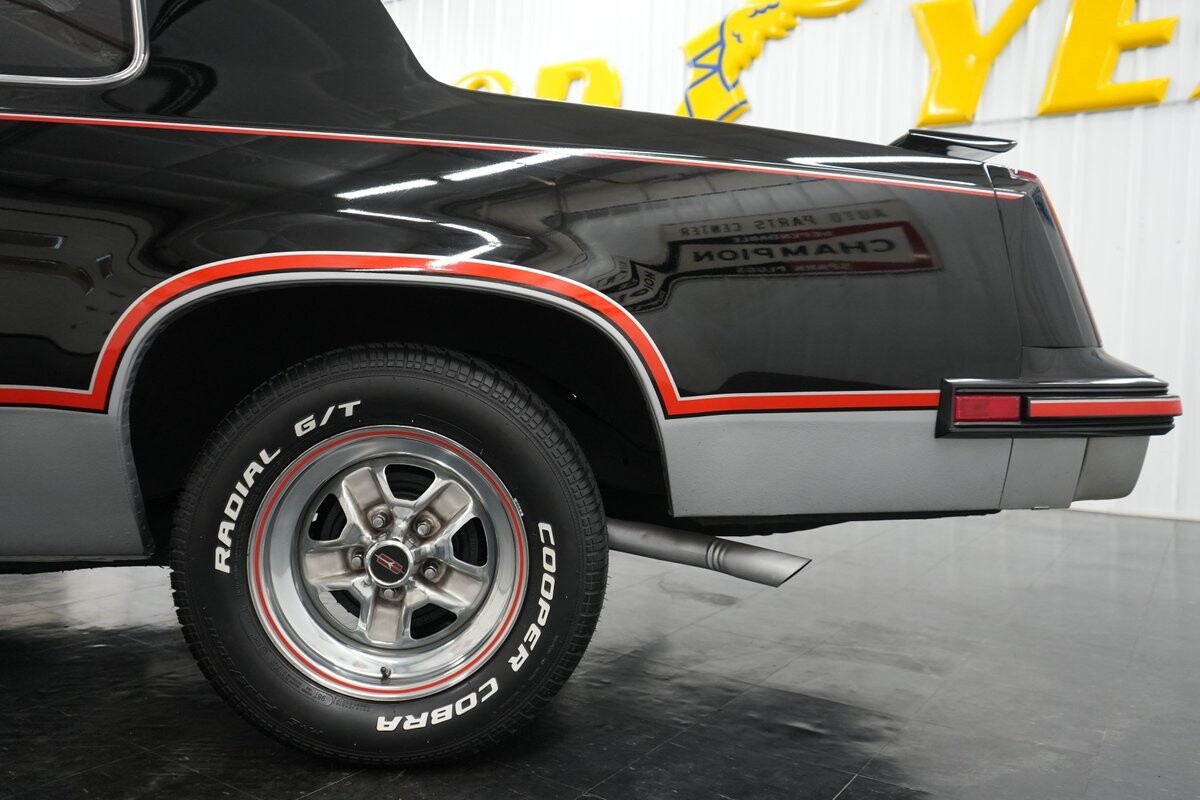 Oldsmobile-Hurst-15th-Anniversary-1983-34