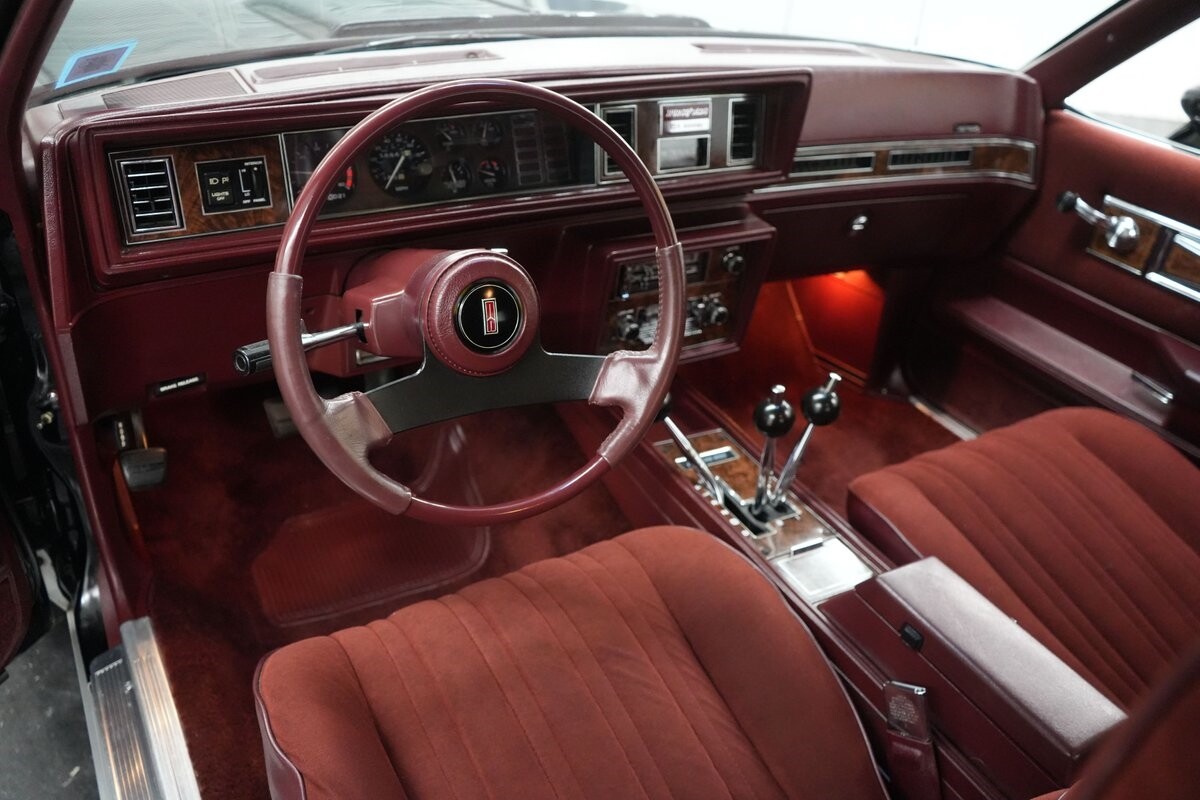 Oldsmobile-Hurst-15th-Anniversary-1983-38