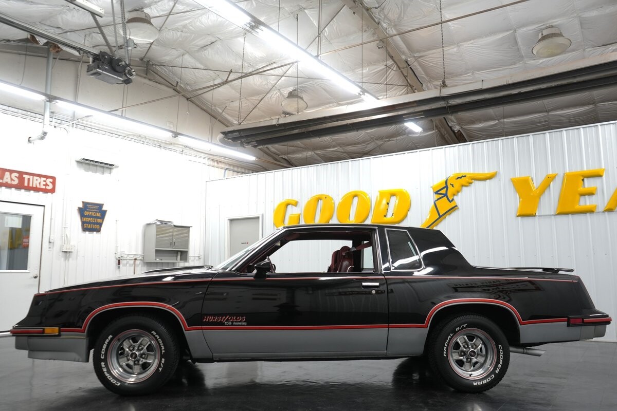 Oldsmobile-Hurst-15th-Anniversary-1983-5